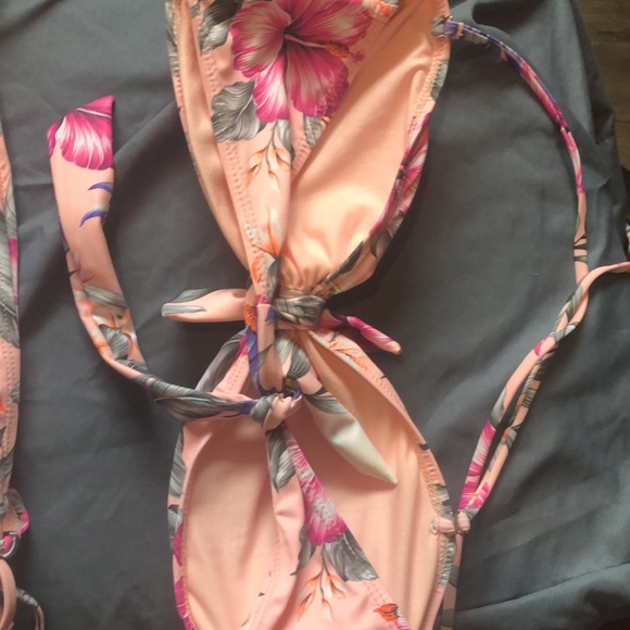 Ardene bathing suit top size large bottoms size xs - Picture 3 of 4